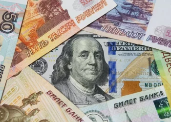 Как санкции США против Мосбиржи повлияют на KASE и тенге – комментарий главы Нацбанка