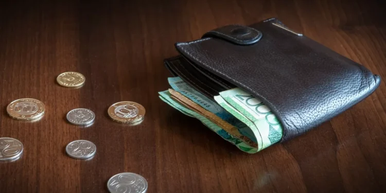 Каждый четвертый молодой казахстанец зарабатывает до 150 тысяч тенге