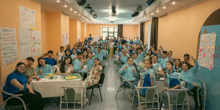 10 тысяч школьников обучены основам предпринимательства по проекту «Тәлімгер» фонда «Халық»