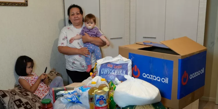 Тысячи малообеспеченных семей получили поддержку Qazaq Oil