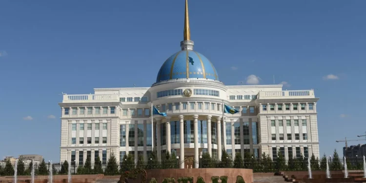 Токаев подписал распоряжения о кадровой перестановке