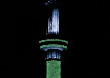 Художественная подсветка телебашни в Алматы за 1,2 миллиарда наконец заработала