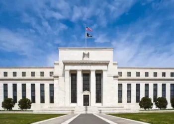 ФРС США впервые с 2020 года понизила базовую ставку