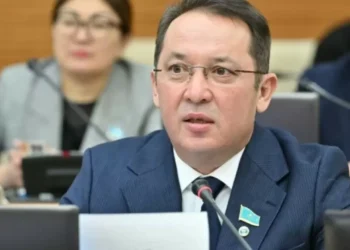 Аскар Садыков прокомментировал обвинения в домогательствах к работнице парламента