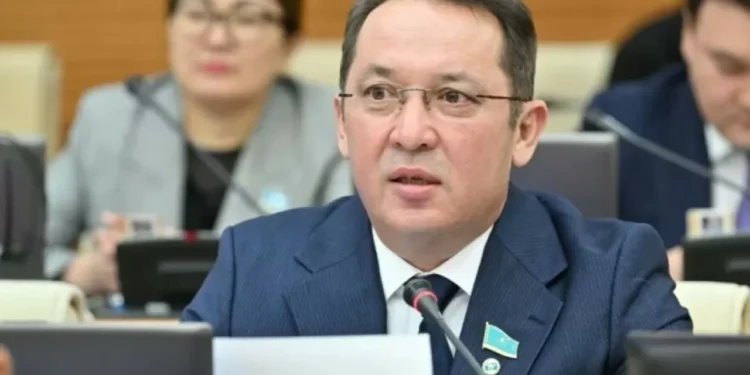 Аскар Садыков прокомментировал обвинения в домогательствах к работнице парламента