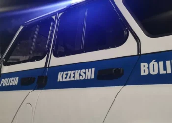 Вандалы пробивали стену подъезда в Астане