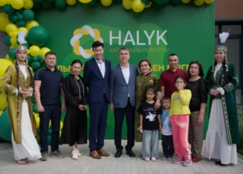 Фонд Тимура Кулибаева передал 400 квартир акимату Астаны для нуждающихся семей