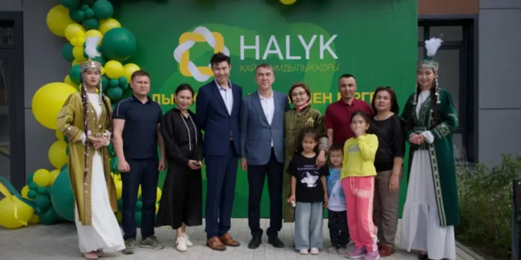 Фонд Тимура Кулибаева передал 400 квартир акимату Астаны для нуждающихся семей