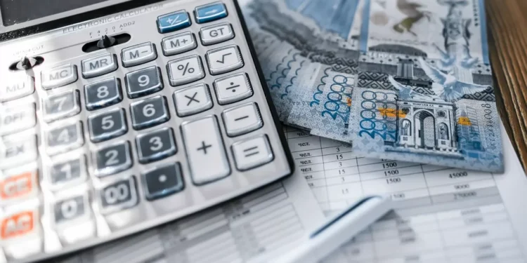 С 1 января 2025 года работников по договорам ГПХ уровняют в правах со штатниками в Казахстане