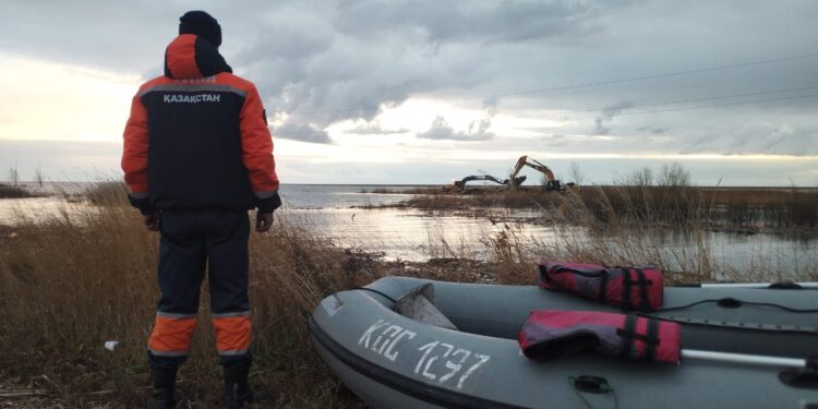 Паводок в одном из районов Костанайской области еще не прошел