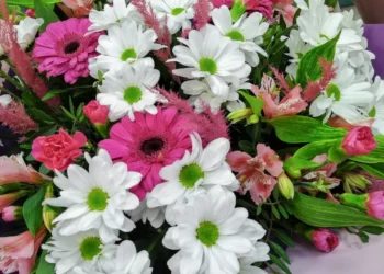 День учителя в Казахстане: как закон ограничивает дорогие подарки