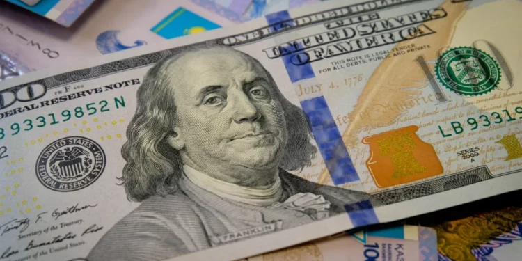 Курс доллара может достичь 507 тенге через год, ожидают эксперты