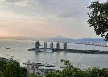 Названы наиболее популярные среди казахстанцев туристические направления