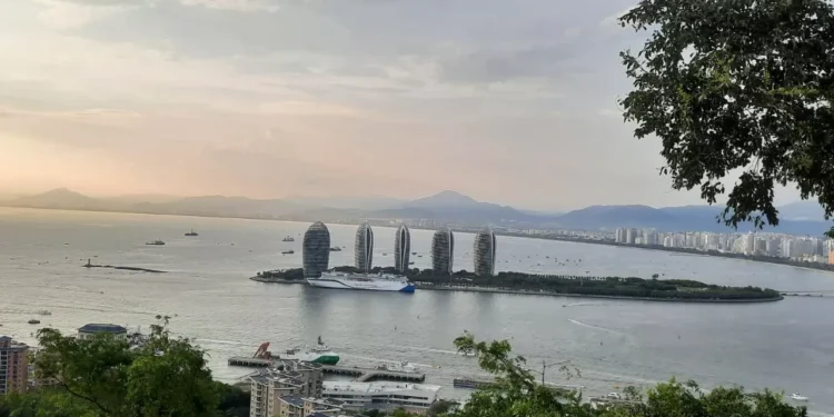 Названы наиболее популярные среди казахстанцев туристические направления