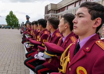 Герои Халық Қаһарманы и Еңбек Ерлері посетили лицей «Арыстан»