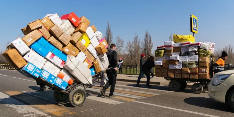 «Серый» найм в Казахстане: 1,2 миллиона человек без соцгарантий