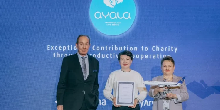 Air Astana наградила фонд AYALA за вклад в ESG