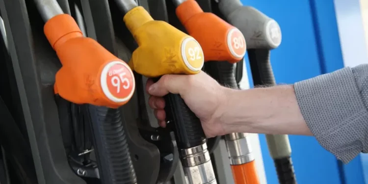 Бензин может подорожать до 300 тенге за литр