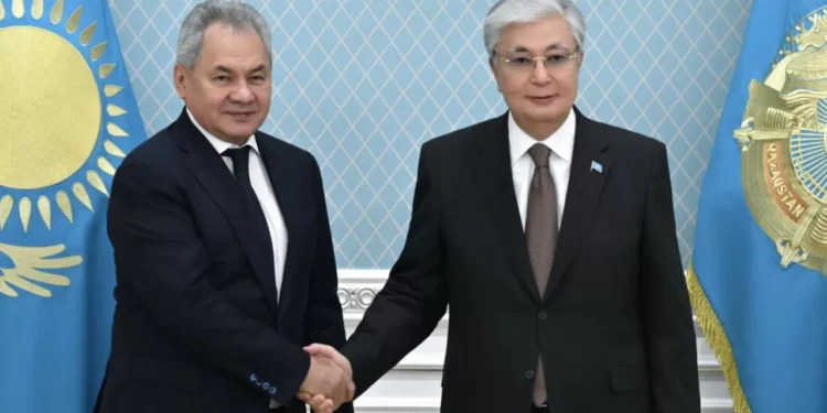 Токаев обсудил региональную безопасность с Шойгу