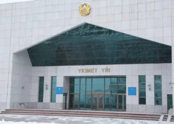 Премьер Бектенов написал статью об экономическом прогрессе Казахстана