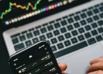 Черные дни для фондовых рынков: индексы рухнули на 10-15% за три торговые сессии