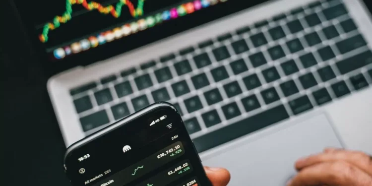 Черные дни для фондовых рынков: индексы рухнули на 10-15% за три торговые сессии