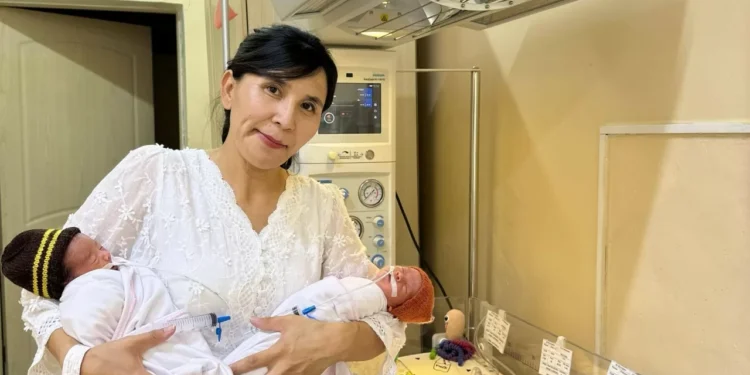 В Алматы родилась тройня без ЭКО — редкий случай