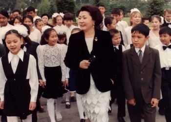 Сара Назарбаева: путь женщины, подарившей тысячам детей семью, шанс и веру