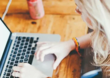 Как получить выплату при потере работы онлайн: инструкция и статистика