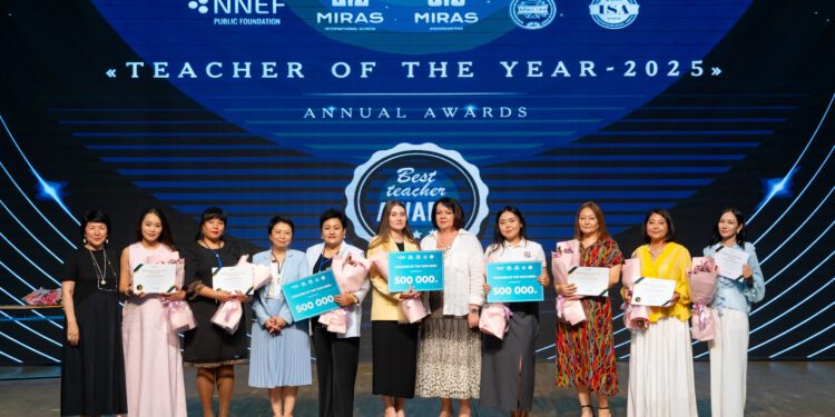 В Алматы наградили победителей конкурса TEACHER OF THE YEAR-2025