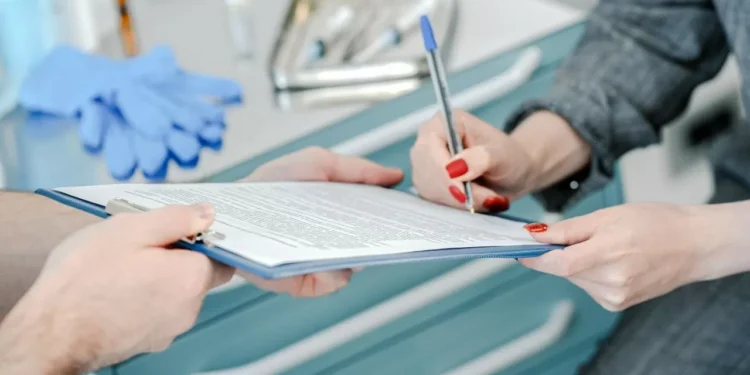 С 2026 года казахстанцы увеличат взносы из зарплат в этот госфонд