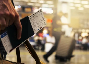 Свыше миллиона казахстанцев не могут выехать из страны из-за долгов