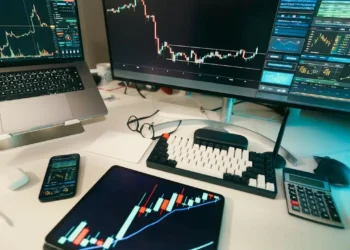 Азиатские фондовые индексы в основном выросли, европейские – снижаются