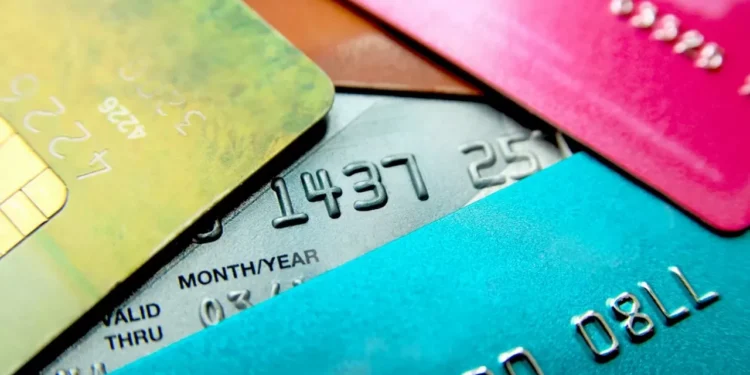 Какое наказание ждет казахстанцев за передачу банковской карты