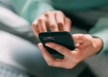 Казахстанцев заставят платить за пользование банковским приложением