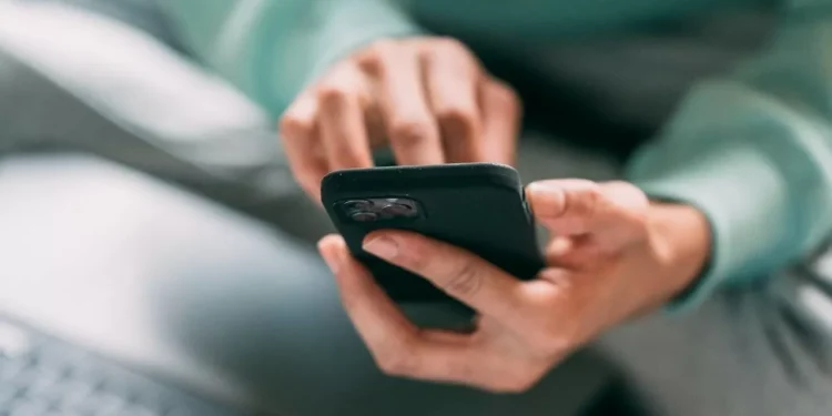 Казахстанцев заставят платить за пользование банковским приложением