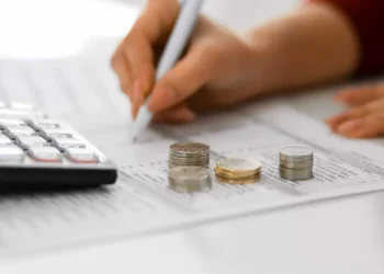 «Письма счастья» от налоговой: как казахстанцам подготовиться к проверкам