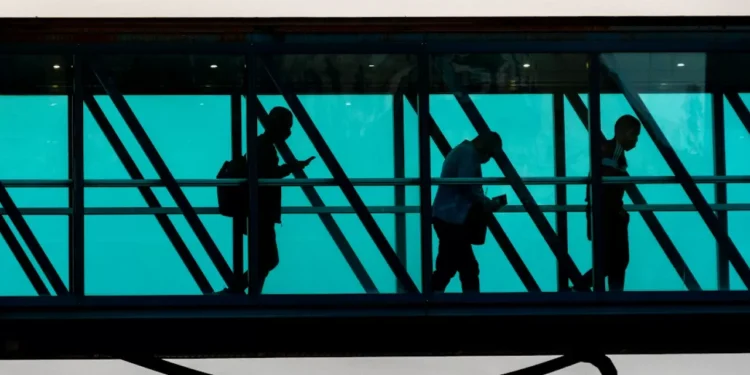 Казахстан рекордными темпами печатает запреты на выезд из страны