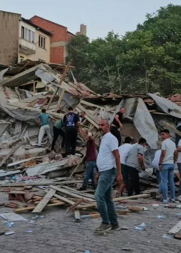 Землетрясение в Турции: есть разрушения и жертвы