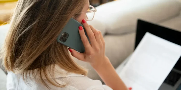 Казахстанцы могут потерять возможность звонить в соседнюю страну по мессенджерам