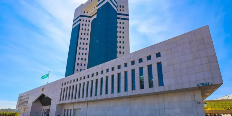 Реализация послания президента: 50% полок в магазинах займут казахстанские товары