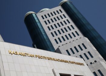 Токаев начинает реформу парламента