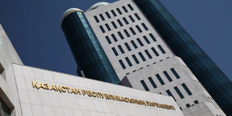 Токаев начинает реформу парламента