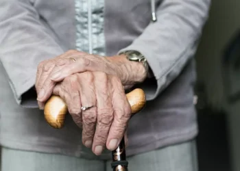 Родители в Казахстане все чаще требуют алименты от детей: число дел резко возросло