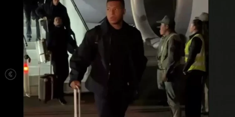 Как встретили футболистов «Реал Мадрид» в аэропорту Алматы