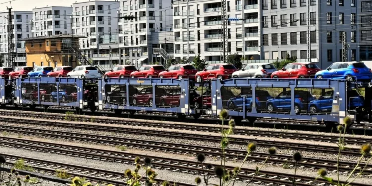 Рынок рухнул: Регистрация авто в Казахстане упала за год почти вдвое