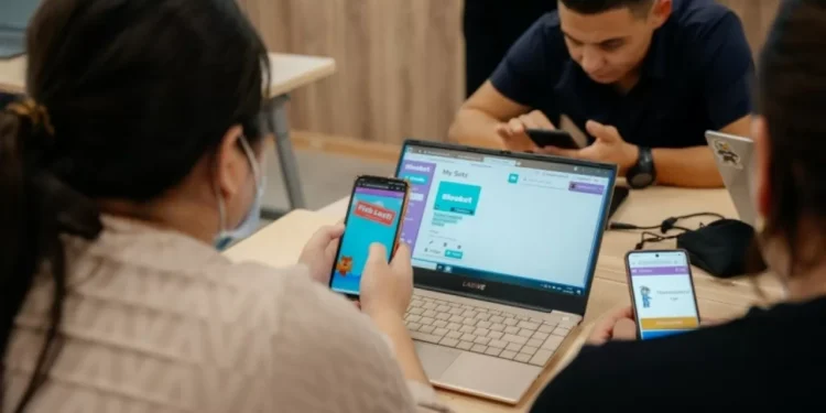 Учителя Мангистауской области осваивают искусственный интеллект на практике