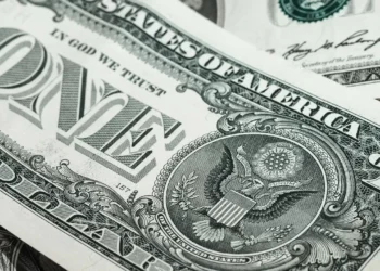 Доллар рухнул ниже 500 тенге впервые с самой весны