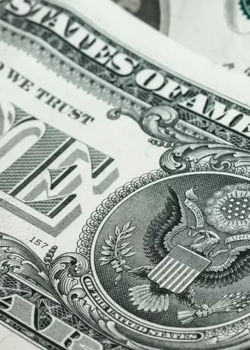 Доллар рухнул ниже 500 тенге впервые с самой весны