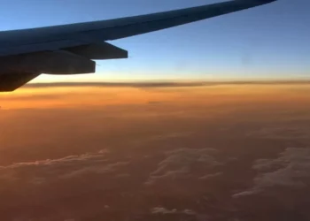 Вылетевший из Алматы самолет подал сигнал бедствия